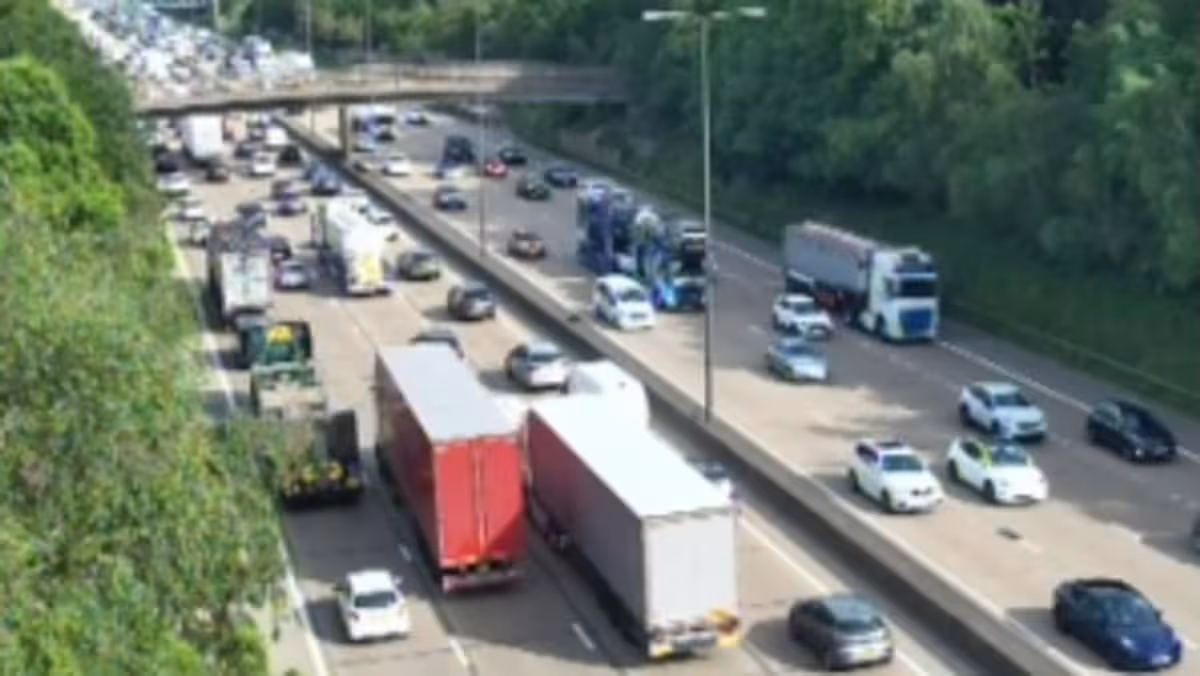 M25 traffic live: Surrey motorway serious crash causing 45-minute delays