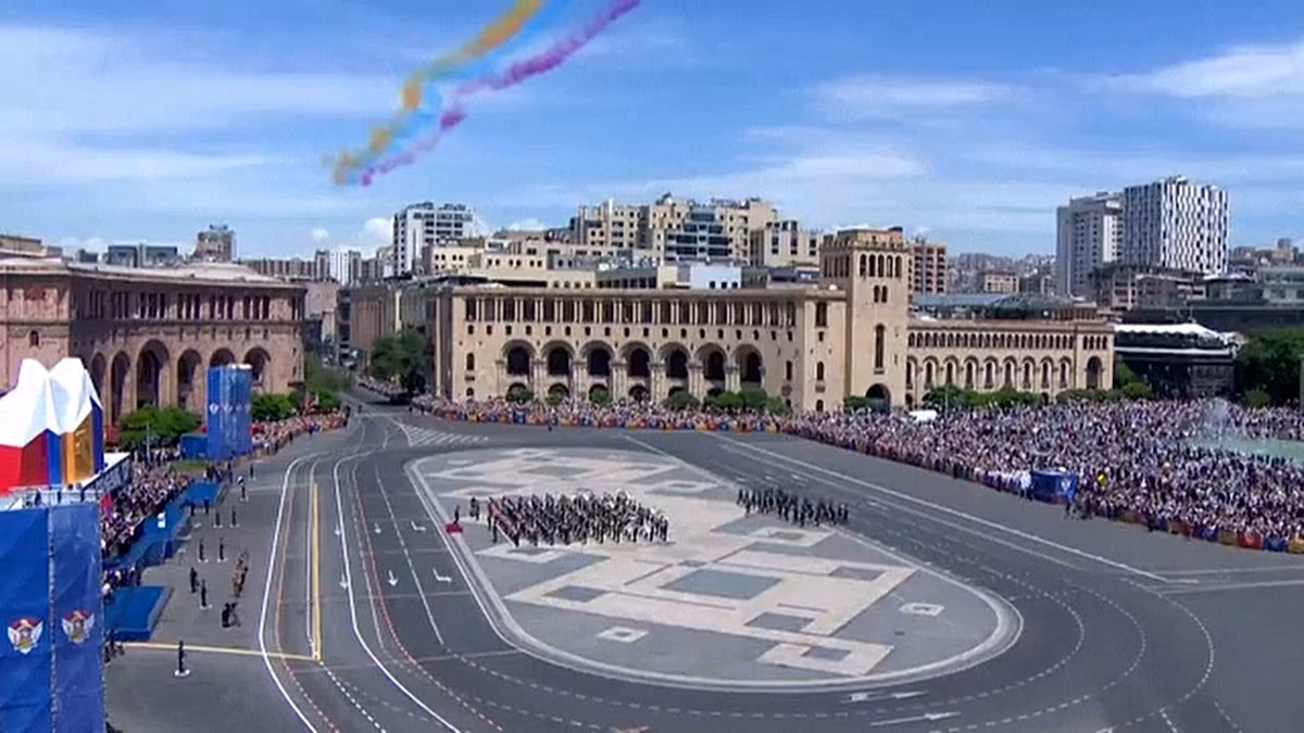 Video. Armenia holds first military parade in a decade on Republic Day