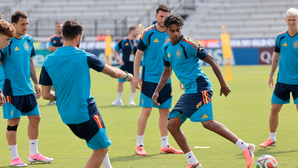 World Cup LIVE: Iran arrive in USA as favourites Spain prepare to kick off their campaign