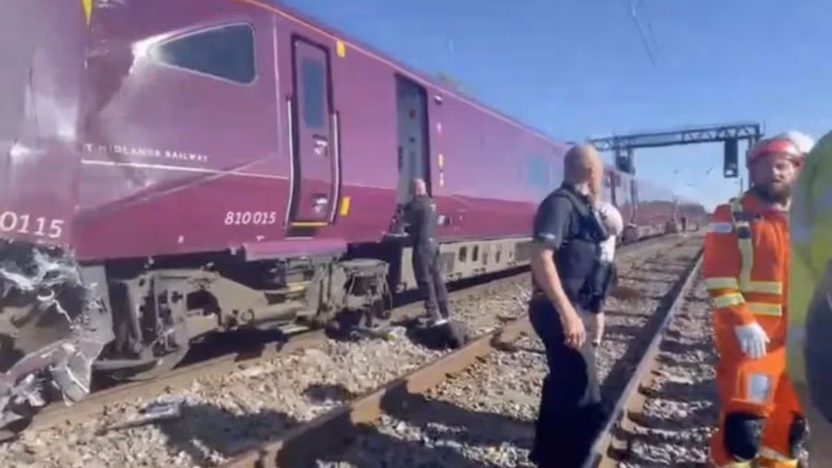 Bedford train crash LIVE: Passengers 'seriously injured' as two trains collide