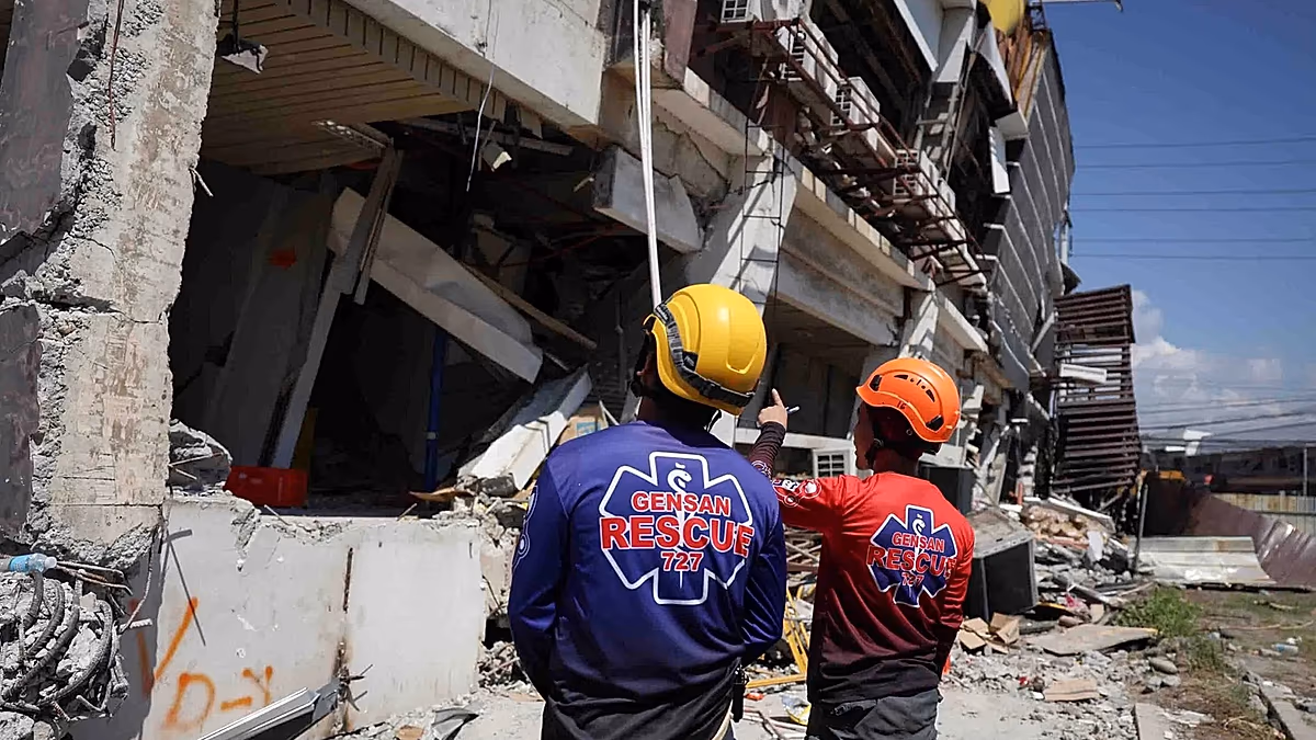 Around 20,000 people displaced by Philippine earthquake that killed at least 37