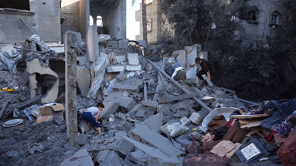 Video. Gaza Families search ruins after Israeli strikes hit homes