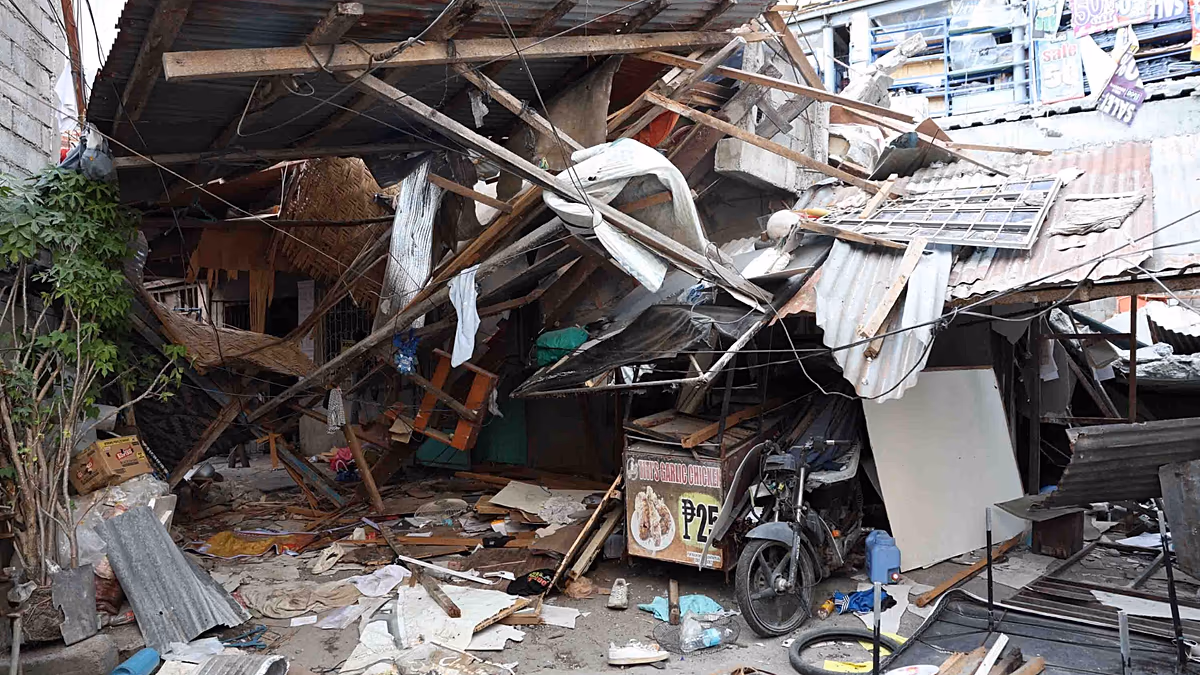 Video. Philippines earthquake: Residents clear debris amid concerns over aftershocks