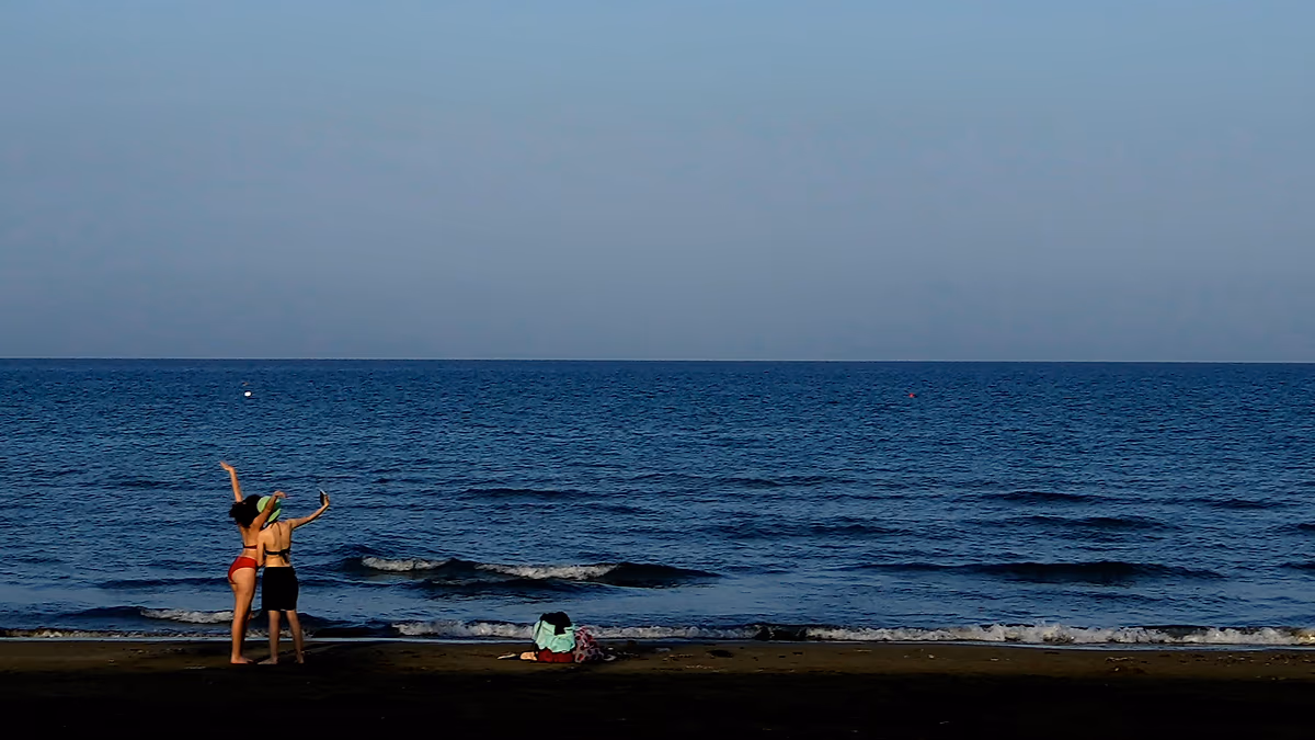 Which countries in Europe have the healthiest beach, lake and river water?