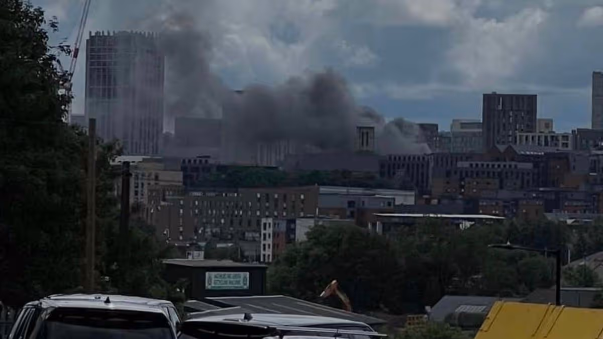 Sheffield fire live: City centre filled with smoke as 999 crews warn ‘stay away’